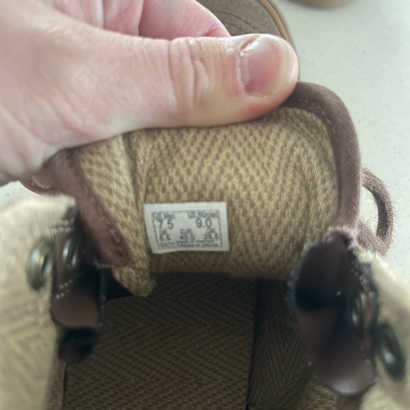 Vans leather high top shoe size 7.5 men's / 9.0 womens - Picture 4 of 4